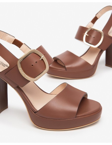 SANDALO TACCO PELLE FIBBIA
